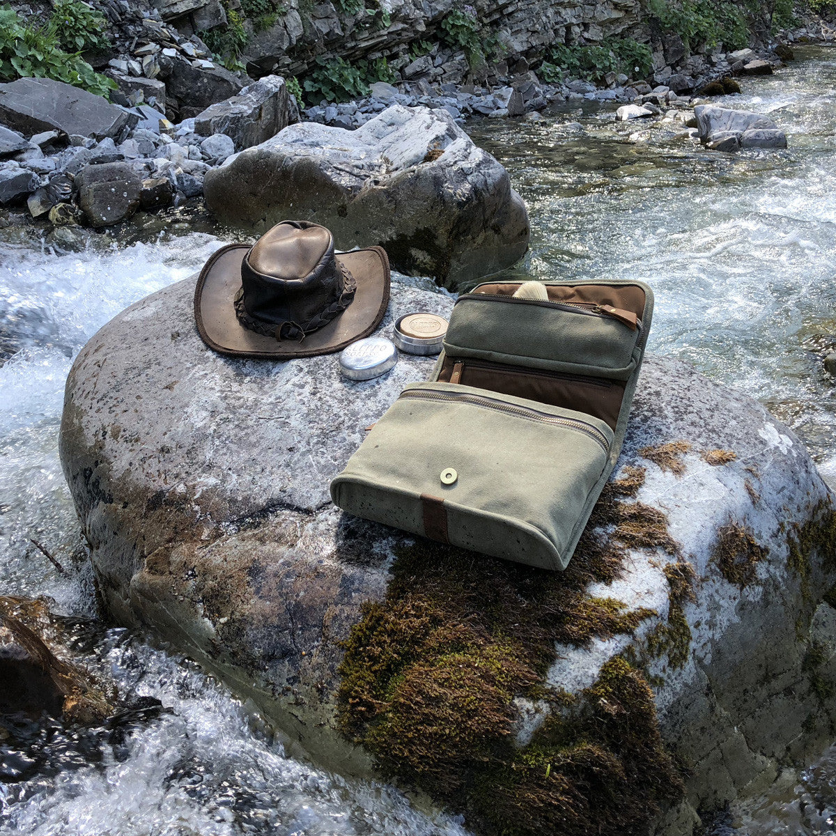 Hanging Wash Bag Trapper Waxed Canvas Green