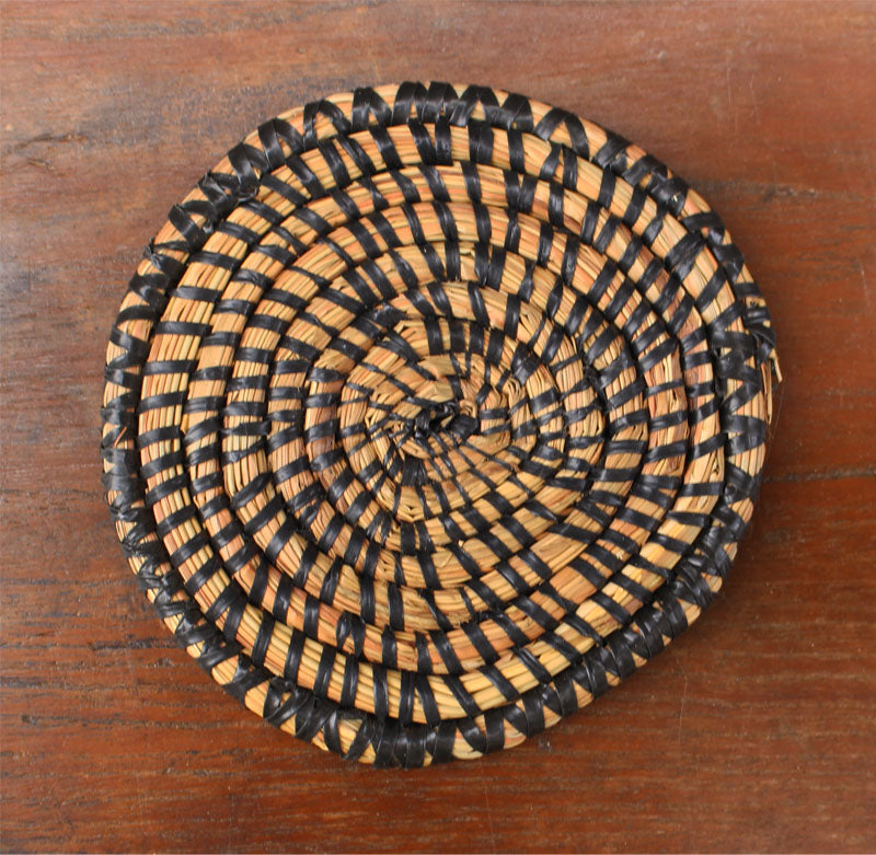 handcrafted set of 12 coaster in basket black coaster