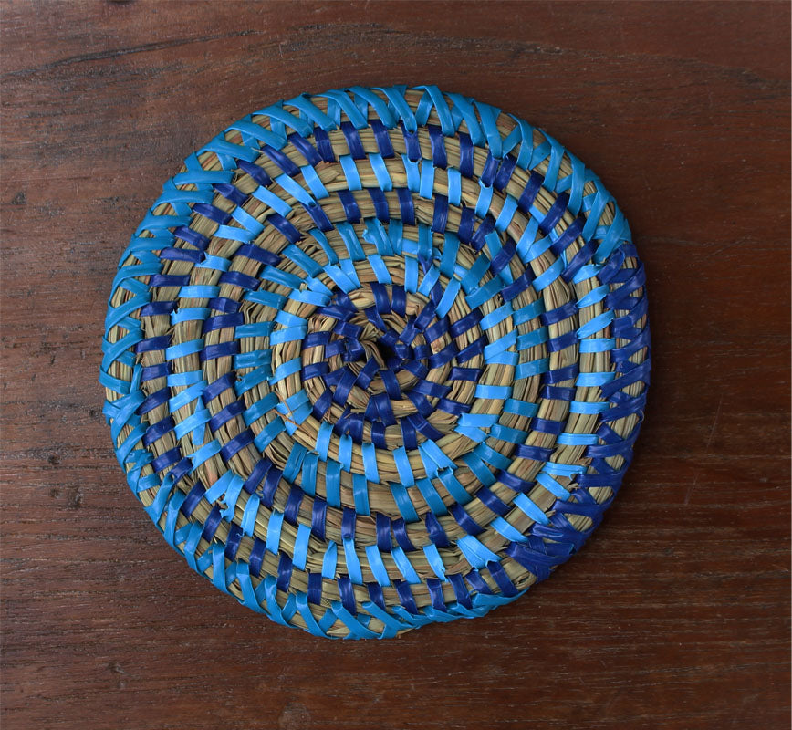 handcrafted set of 12 coaster in basket blue coaster