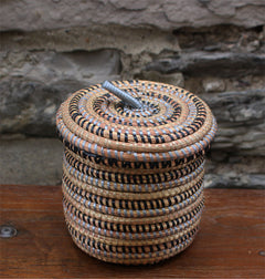 handcrafted set of 12 coaster in basket grey basket