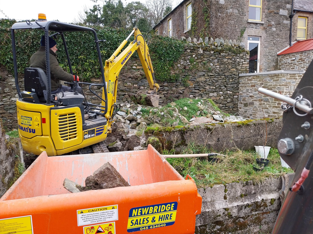 The House With the Yellow WIndows -   Time to get the finger Out!