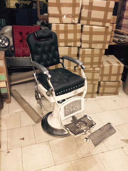 Retro Barber Chair - HomeStreetHome.ie