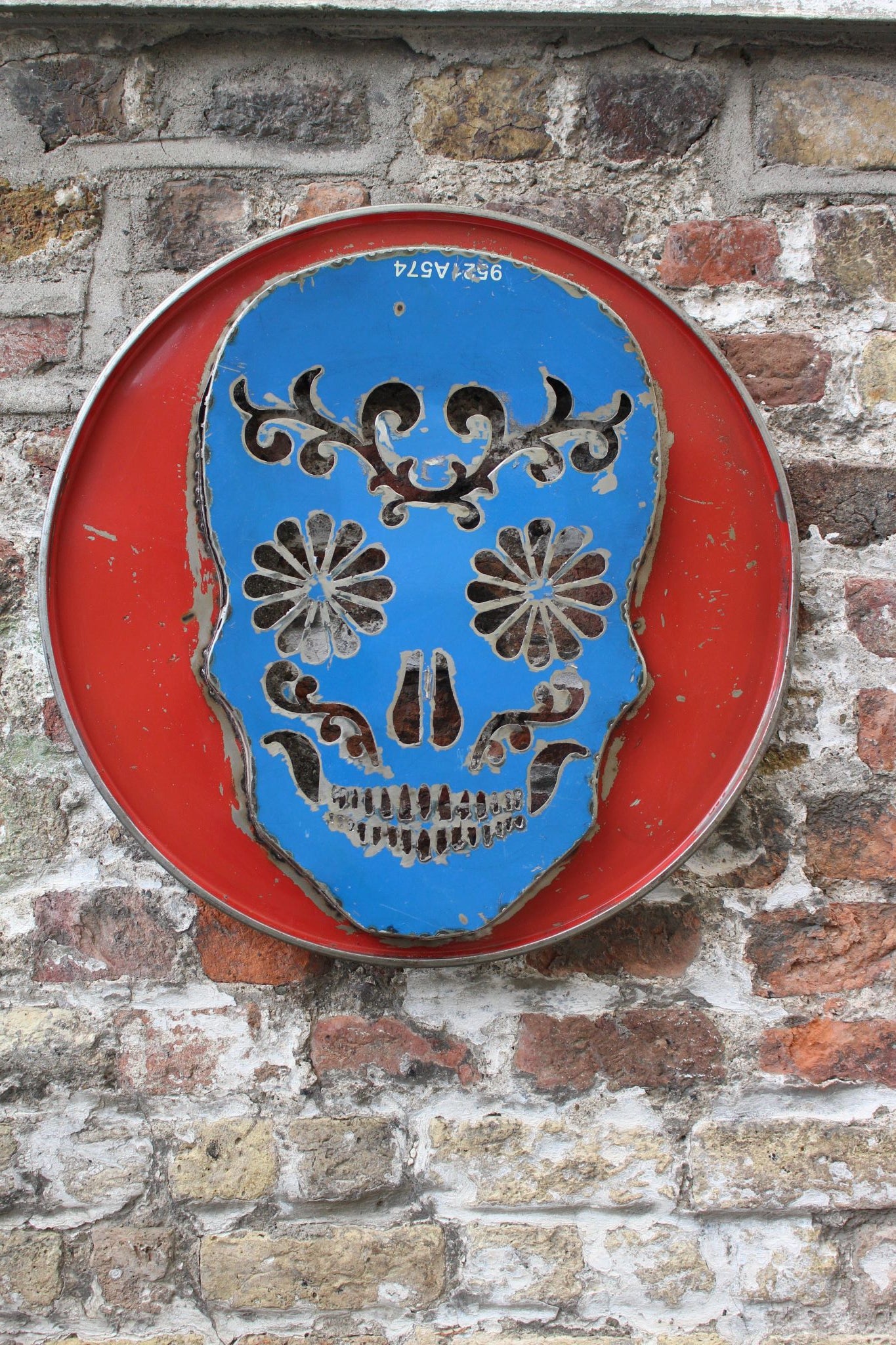 Cubamista mexican skull outside with blue face and red background