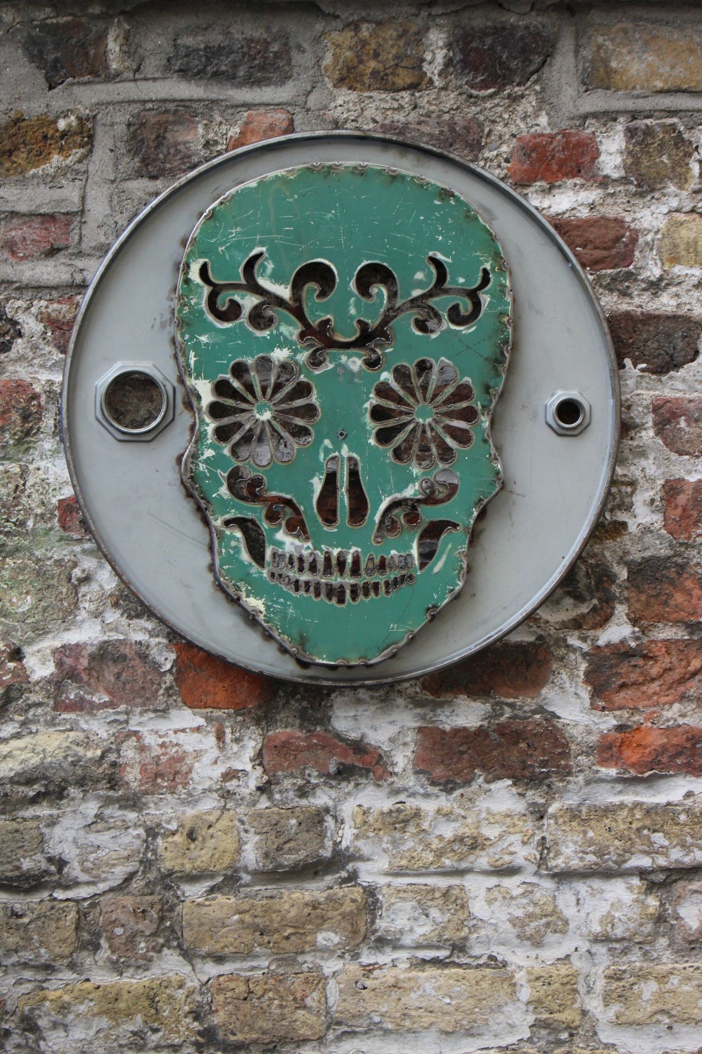Cubamista mexican skull outside with mint face and gray background