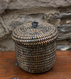handcrafted set of 12 coaster in basket black basket