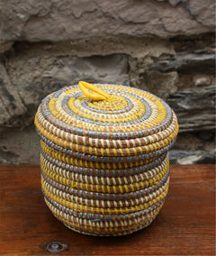 handcrafted set of 12 coaster in basket yellow basket